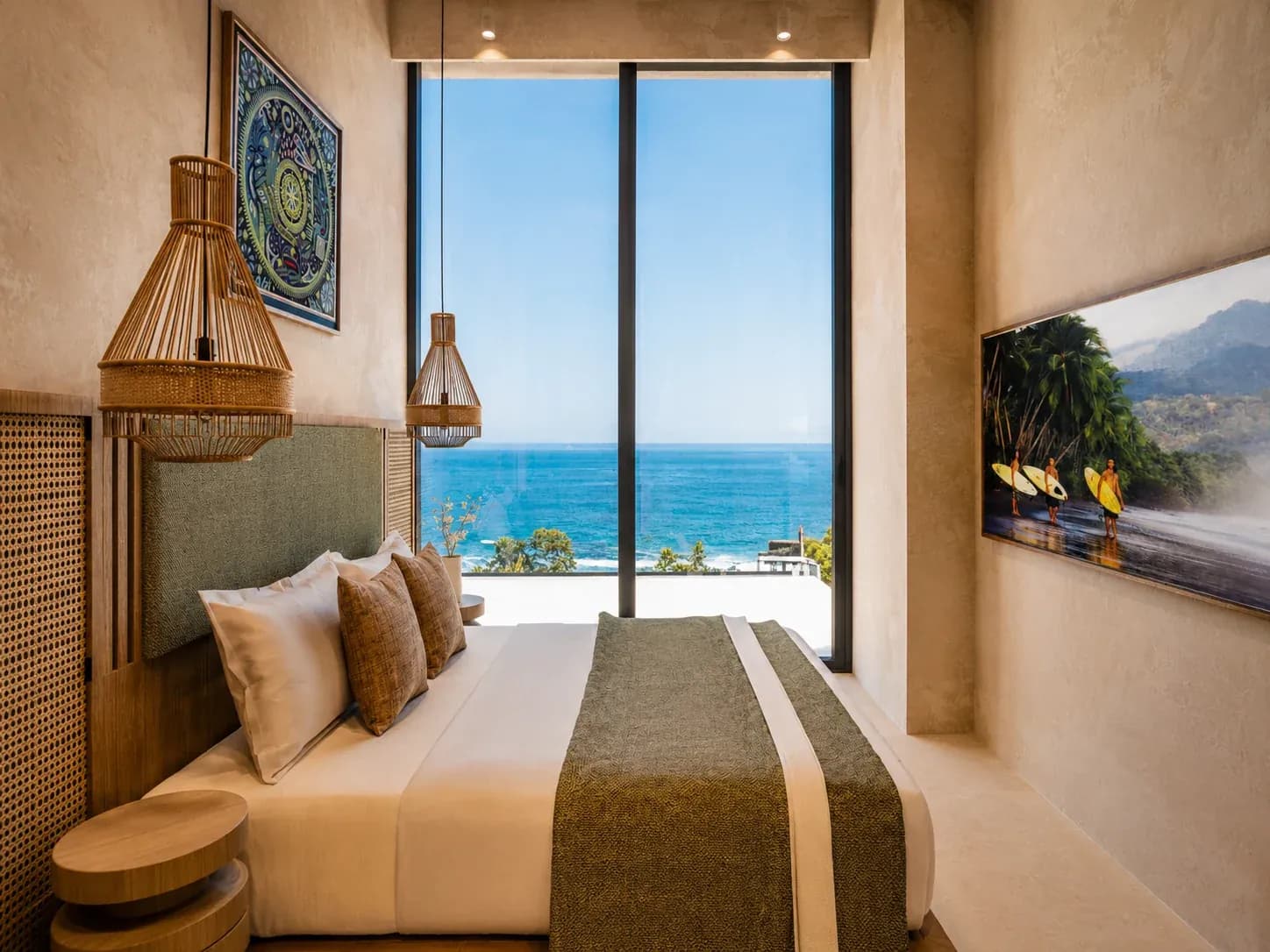 One-bedroom residence with a direct view of the Pacific from the bedroom
